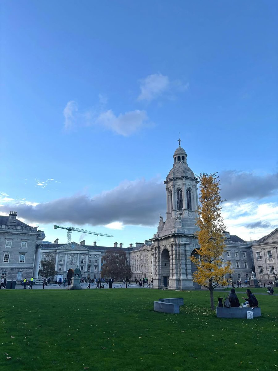 AtlanticProgram's tweet image. Trinity College Dublin is looking beautiful as the campus transitions from autumn to winter 🍂❄️

📷 study_trinity