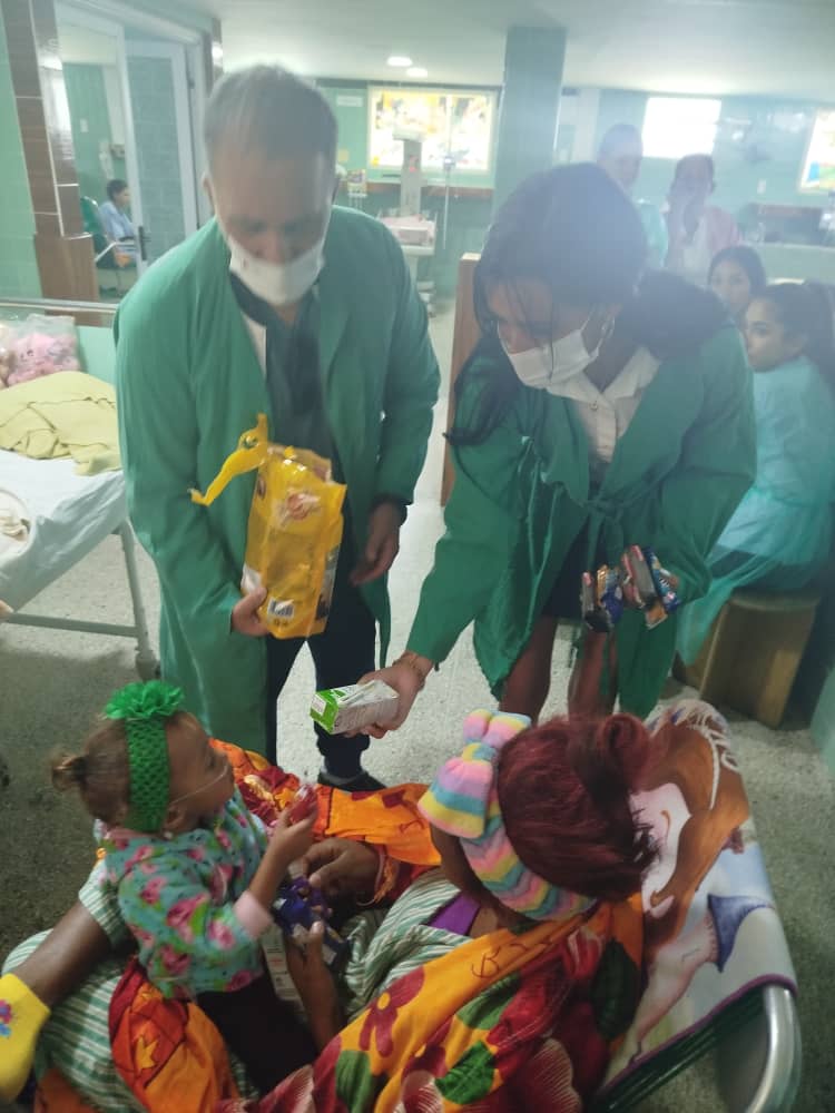 Gracias al generoso aporte del colectivo de Islazul, con la participación especial de nuestro cliente Khalid, hemos logrado llevar sonrisas y esperanza a los niños hospitalizados, ¡Gracias por formar parte de este hermoso gesto de solidaridad y amor!
#IslazulLasTunas #CubaÚnica