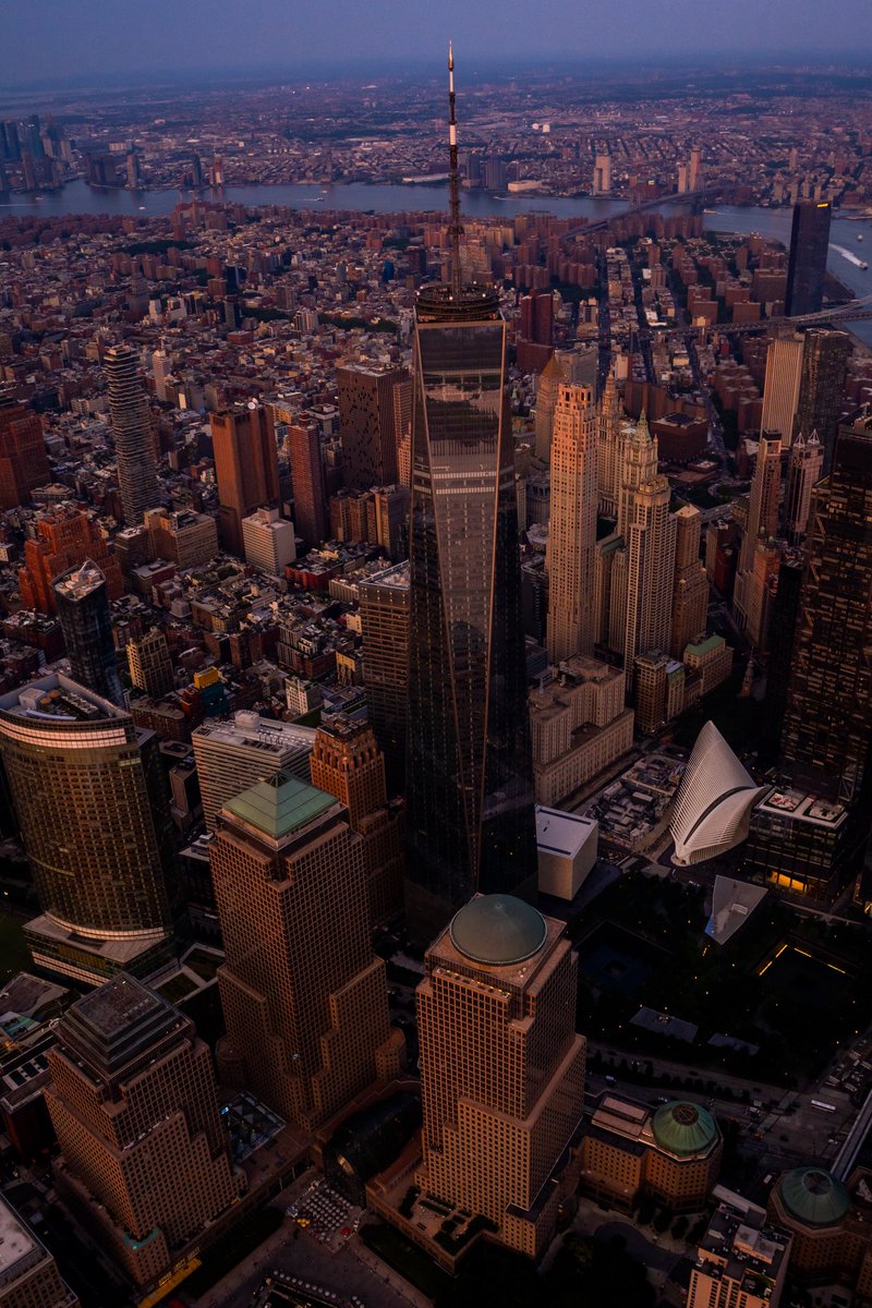 NYonAir's tweet photo. Flying over NYC at sunset >>> 🤩☀️ https://t.co/oN3fdUsrPu