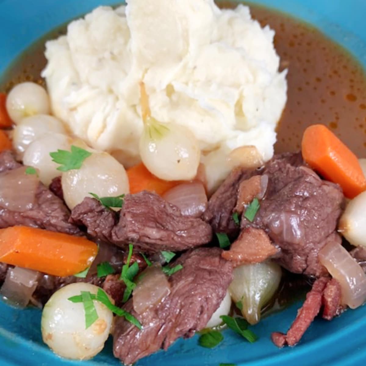 FamTable's tweet image. Warm up with a bowl of Beef Bourguignon, the ultimate cold weather meal. Check out the recipe here! #comfortfood #recipe
familyaroundthetable.com/barefoot-conte…