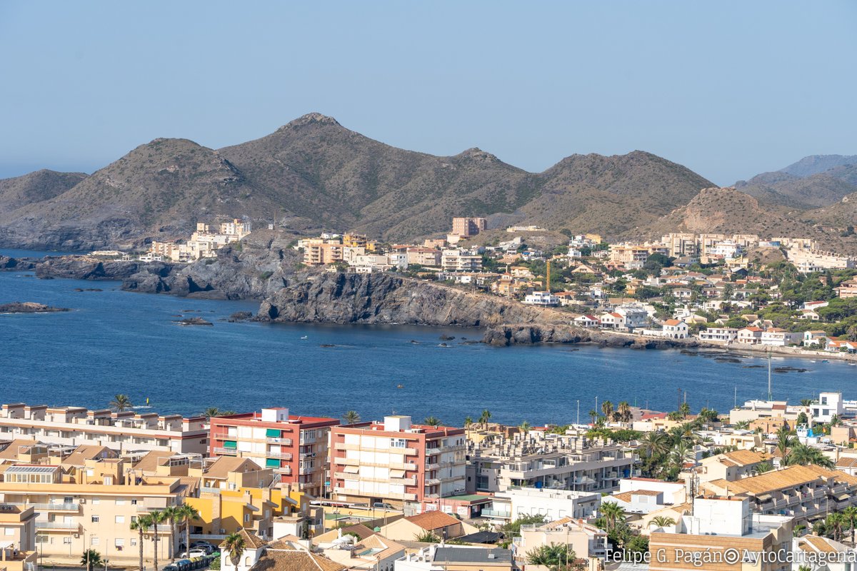 Símbolo indiscutible del litoral cartagenero, el Faro de Cabo de Palos se alza sobre un promontorio rocoso frente al Mediterráneo. Inaugurado en 1865, guía a los navegantes y regala una de las mejores vistas de la costa CARTAGENERA.
Reservas: visitaelfaro.com
