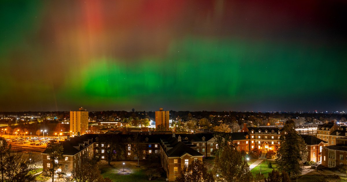 northerniowa's tweet photo. The sky last night, incase you haven’t seen it yet 🫶🏻😉 https://t.co/8zLwrlZs2o