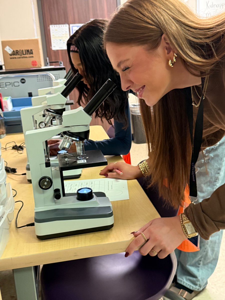 Fulshear_HS's tweet image. It isn&apos;t &quot;sit and get&quot; for Fulshear students. We work hard to employ hands-on learning as often as possible! #TexasTakeover #BigThinking #BoldLearning #BrightFutures @LamarCISD