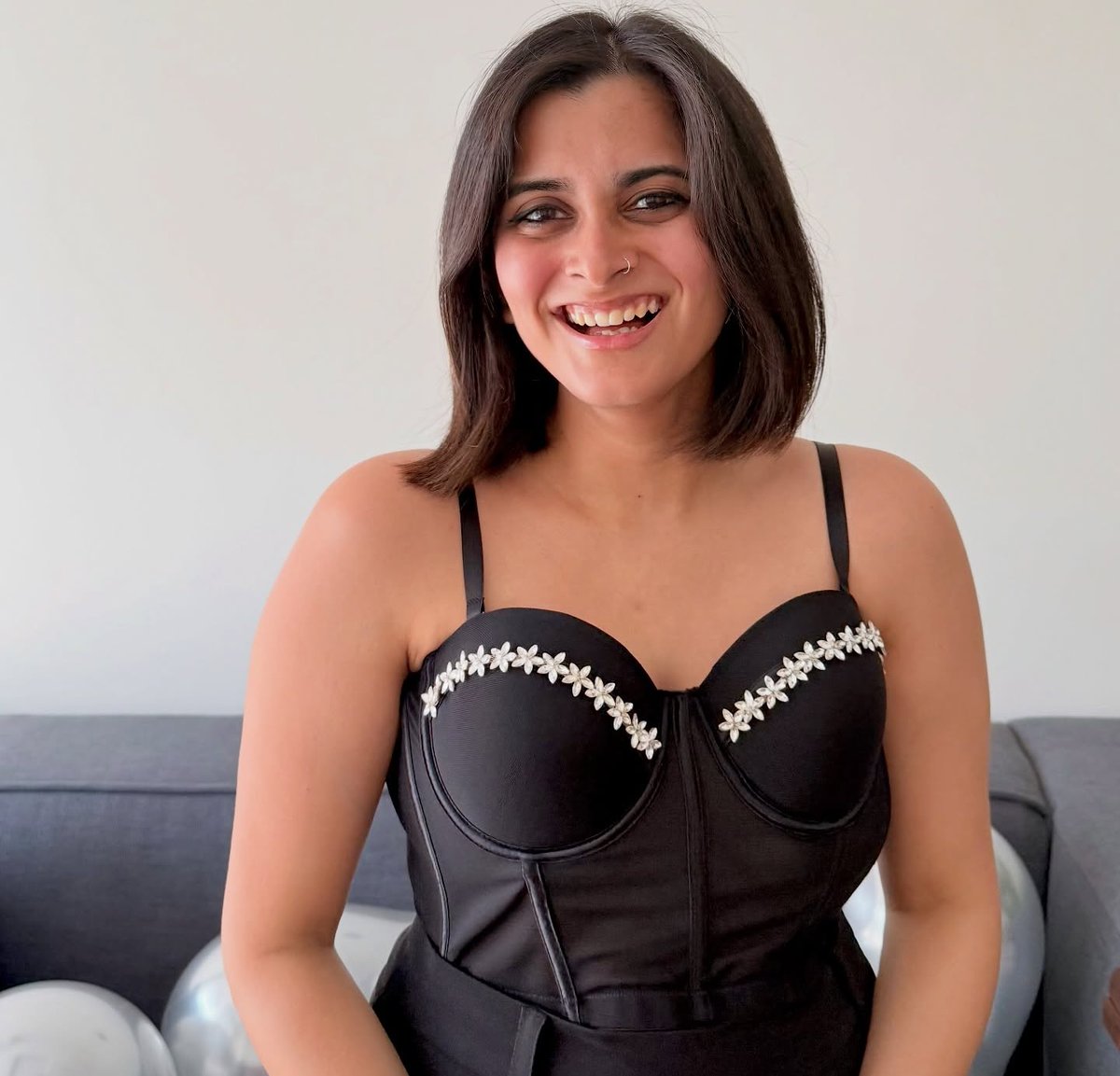 Like if you hate her.😏😏
And Comment if you want her to get banned from all social media.😏