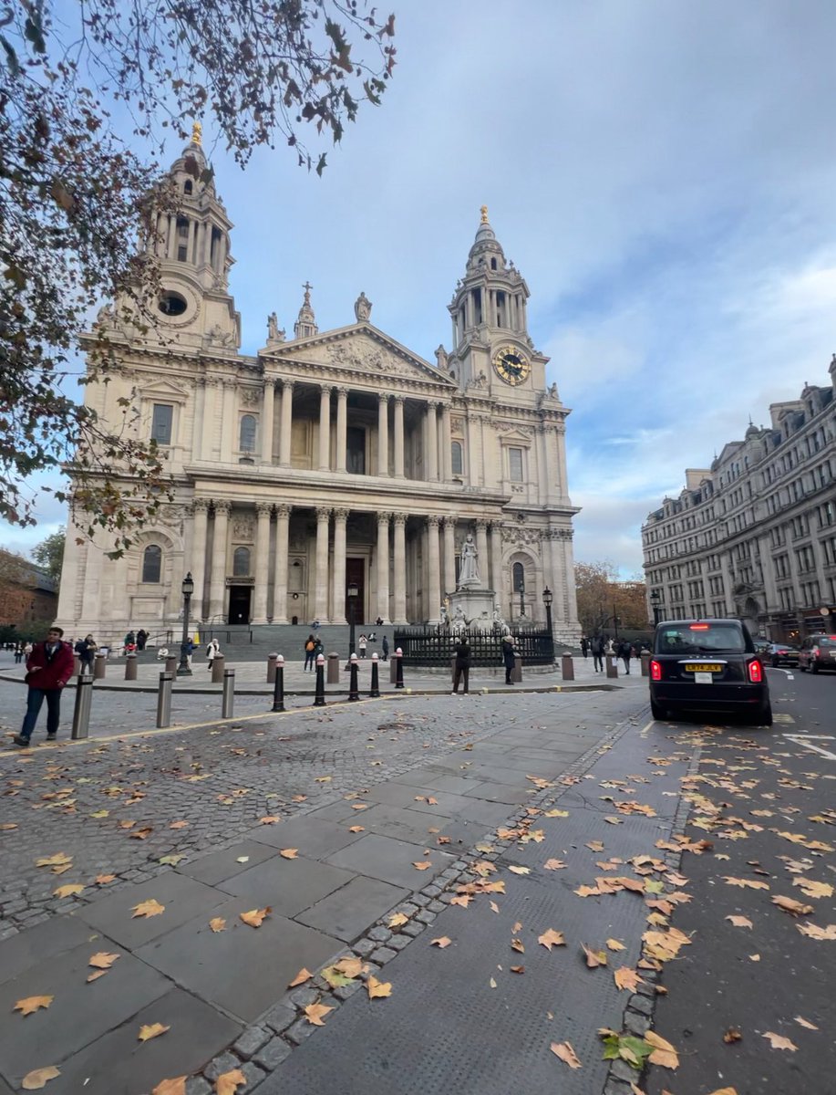 London update: We have arrived and are settled at our accommodation, time for a quick rest before heading out for dinner &amp; the theatre 🎭