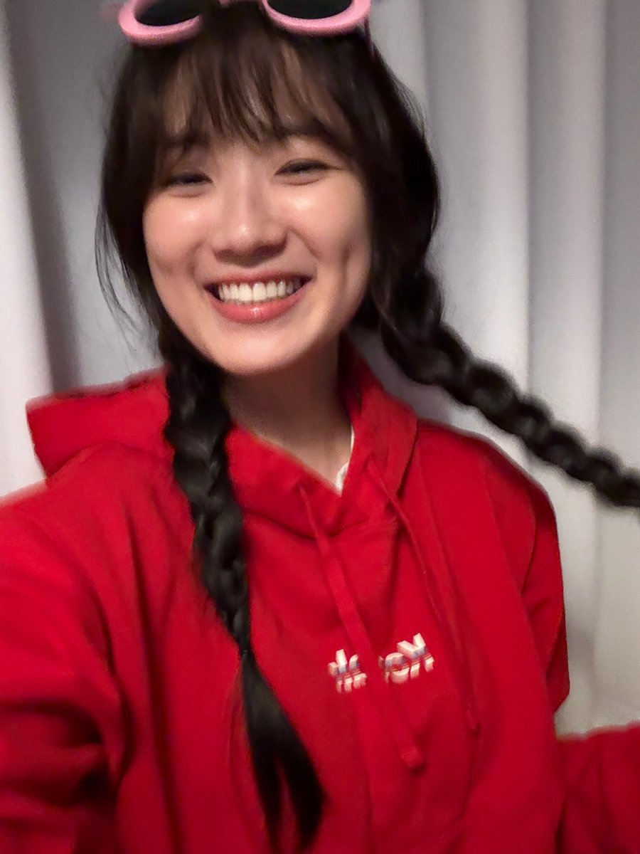 tiffannyPark's tweet photo. Hyeyoon Fromm update : 

- I'm so sorry for coming so late ㅠㅠㅠㅠ
- I..!!!! had a super happy birthday
- It's my birthday week (?)
- I had dinner with my mom and dad and even had a small party (?) with my friends
- 📷
- Sudden photo dump (?)
- Surprisingly, I didn’t drink a single drop of alcohol...ㅎ