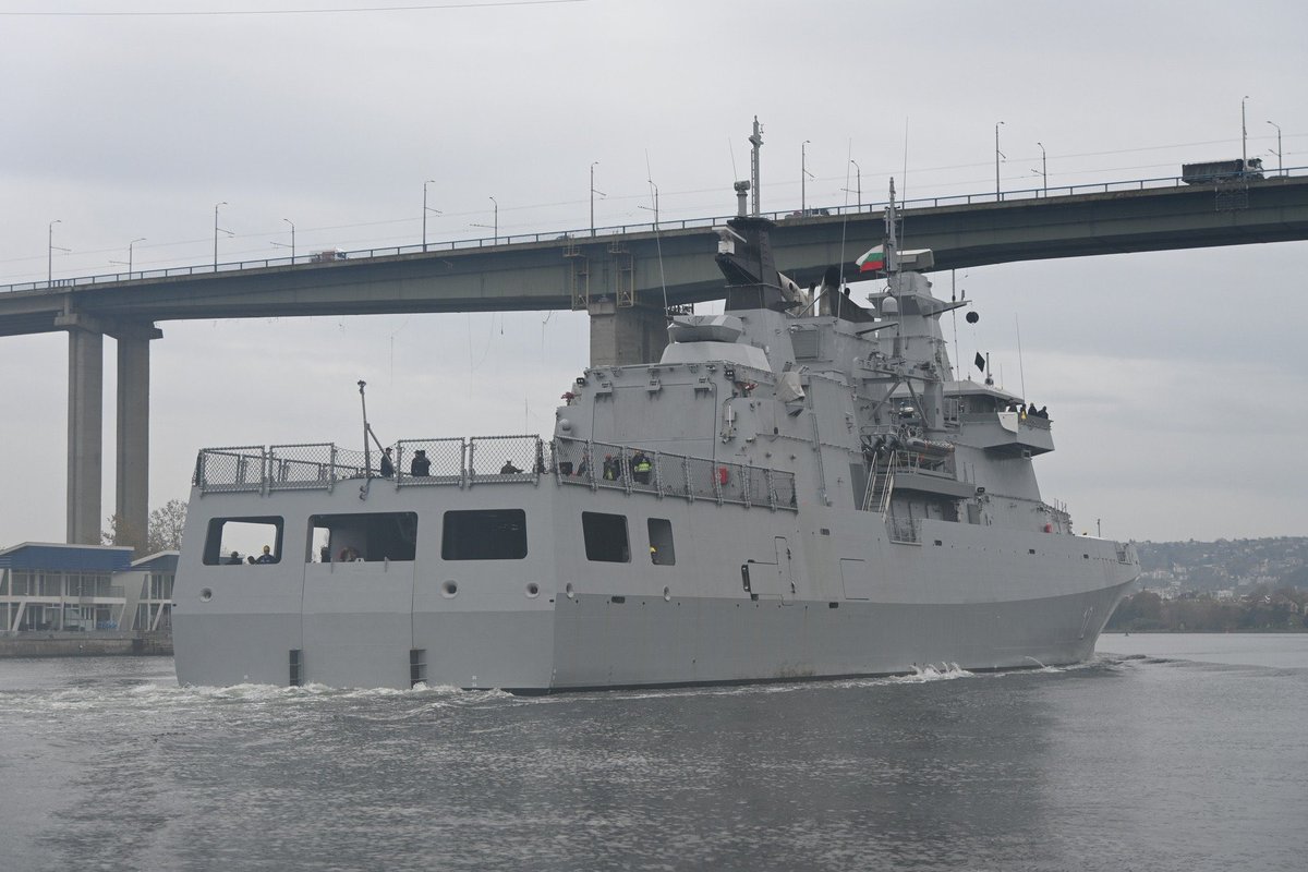 WarshipCam's tweet image. Future Bulgarian Navy multifunctional modular patrol ship (MMPV) Hrabri (12) on sea trials in Varna, Bulgaria - November 11, 2025     SRC: TW-@petrovbg2