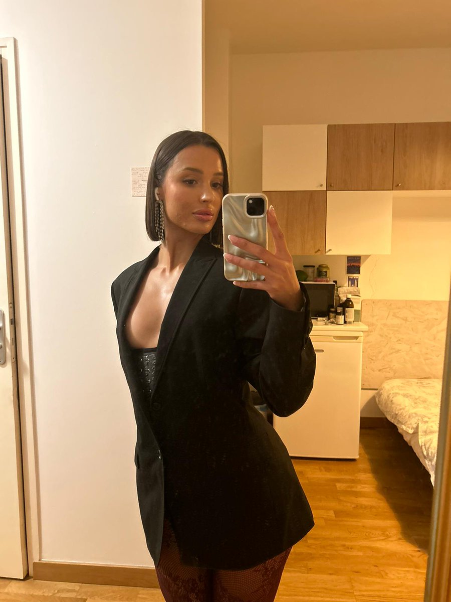 vgsaliyah's tweet photo. Mon collant te plaît ? 👠💅🏼 https://t.co/WXYdFZ68sm