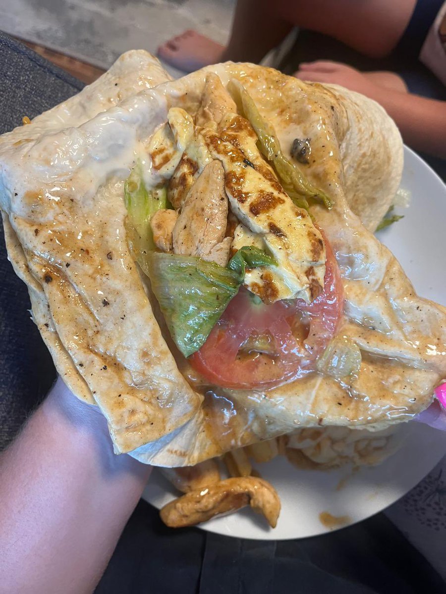 EverestRob's tweet photo. @NandosSA seriously disappointed with the food tonight. Ordered the wrap and it was thrown together, slimy lettuce…seriously not impressed. https://t.co/5TypH14L52