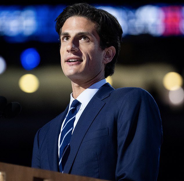 🚨NEW: Jack Schlossberg slams his uncle for his anti-vaccine policies: "RFK Jr is a dangerous person who is making life and death decisions as HHS Secretary. He fired vaccine experts on the panel and replaced them with antivaxxers."

RETWEET if you stand with <a href="/JBKSchlossberg/">Jack Schlossberg</a>!