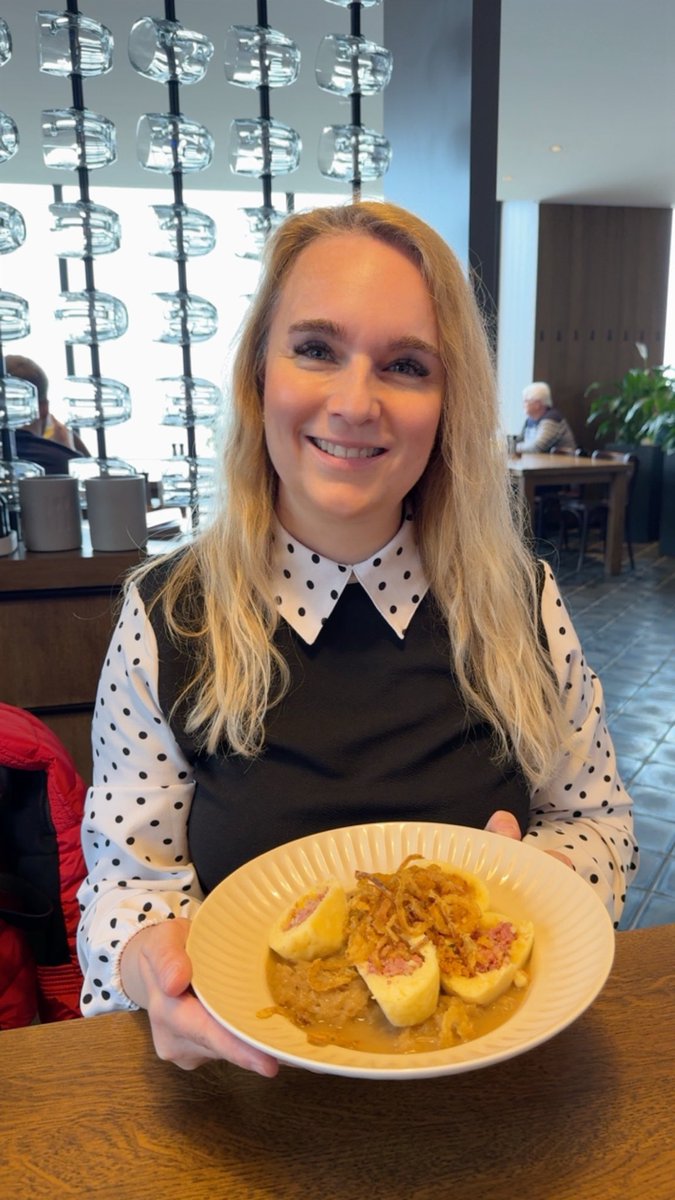 czechcookbook's tweet image. Today I spent time with my mom and we went to get some lunch. We ordered potato dumplings filled with smoked meat and sauerkraut topped with fried onions. 😋 This recipe will definitely be on my page in a future. 😊 Do you know this dish?