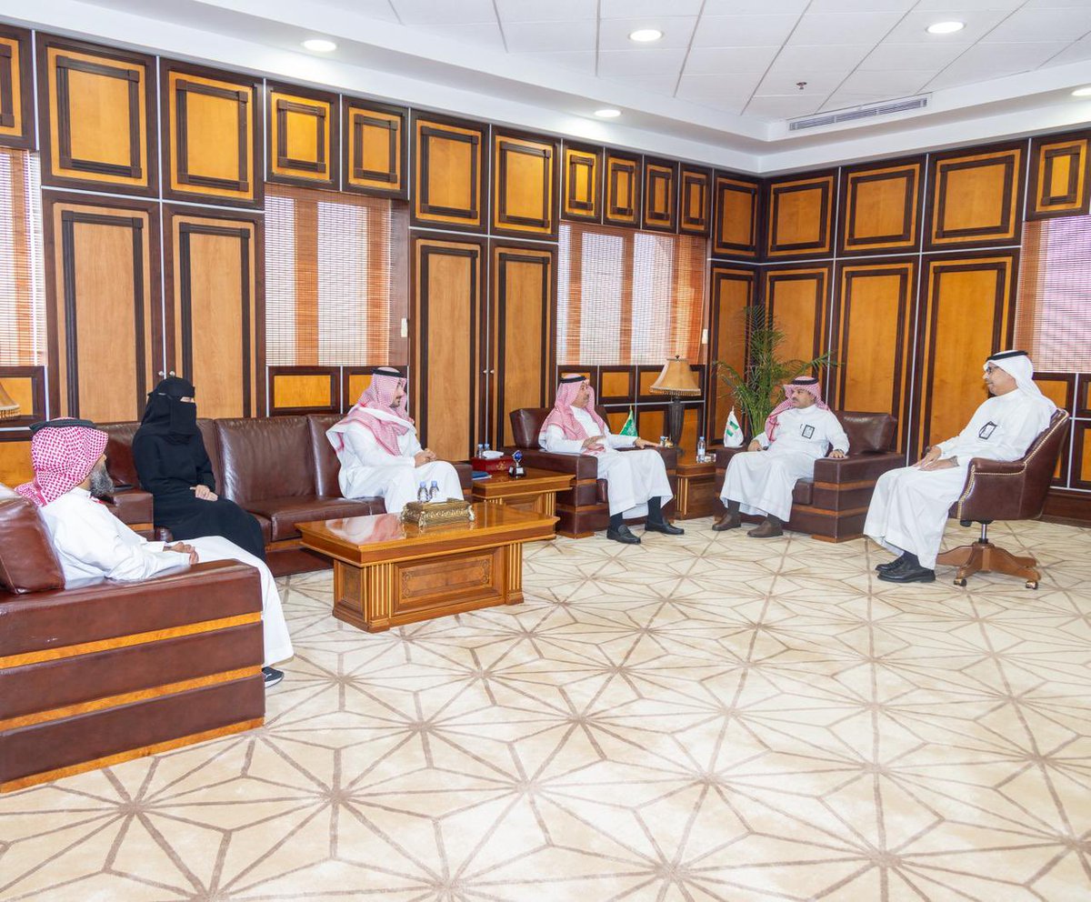 في إطار الشراكة الاستراتيجية وتعزيز دور المسؤولية المجتمعية، قام رئيس مجلس ادارة نادي ذوي الإعاقة بتبوك احمد الحارثي والمدير التنفيذي للنادي طيار السحيم بزيارة سعادة رئيس جامعة تبوك الاستاذ الدكتور عبد العزيز الغامدي وتمت مناقشة تعاون النادي مع جامعة تبوك في تفعيل اليوم العالمي