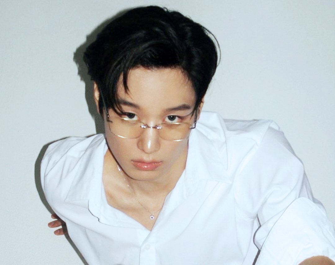 dailyljy's tweet photo. juyeon in glasses https://t.co/FtSNlEDOCt