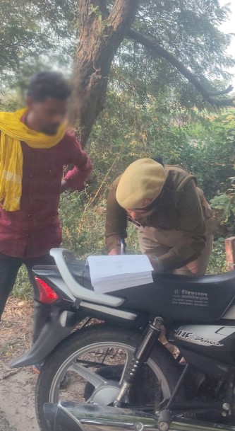 संतकबीरनगर- मिशन शक्ति 5.0 के तहत जारी है एंटी रोमियो अभियान
पुलिस ने 111 स्थानों पर 2558 व्यक्तियों को किया चेक।
01 व्यक्ति को गिरफ्तार कर भेजा गया न्यायालय।
62 शोहदों के विरुद्ध BNSS की धाराओं में कार्रवाई की गई। कुल 1497 शोहदों के परिजनों को दी गई चेतावनी।
<a href="/santkabirnagpol/">SantKabirNagarPolice</a>