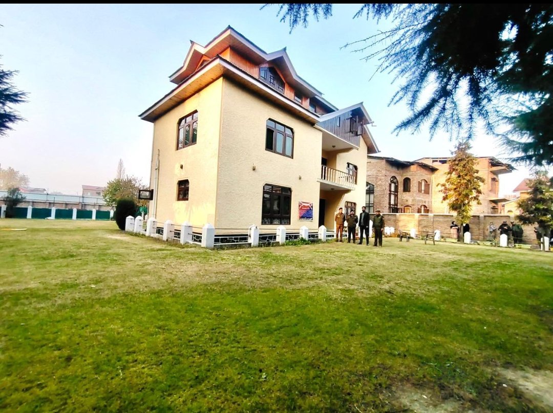 जम्मू-कश्मीर के DGP नलिन प्रभात ने पाकिस्तानी एजेंट और आतंकवादी मियां कय्यूम की प्रॉपर्टी अटैच करने का आदेश दिया है, जो JKLF के यासीन मलिक का करीबी साथी है।