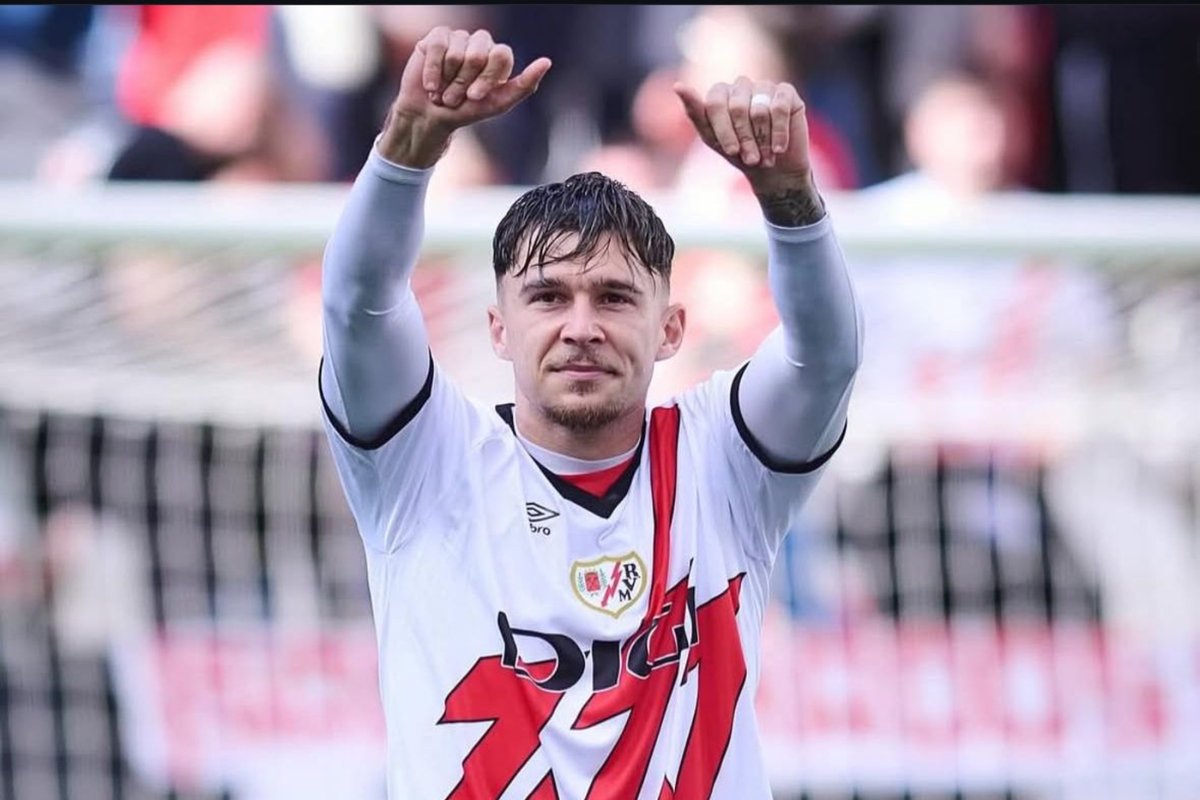 Dos fichajes de libro para la próxima temporada. Uno estará a un año de terminar contrato y el otro tiene una cláusula relativamente baja.

Necesitamos competencia para Balde y Koundé, que entre lesiones y exceso de partidos siempre acabamos sufriendo demasiado en los laterales.