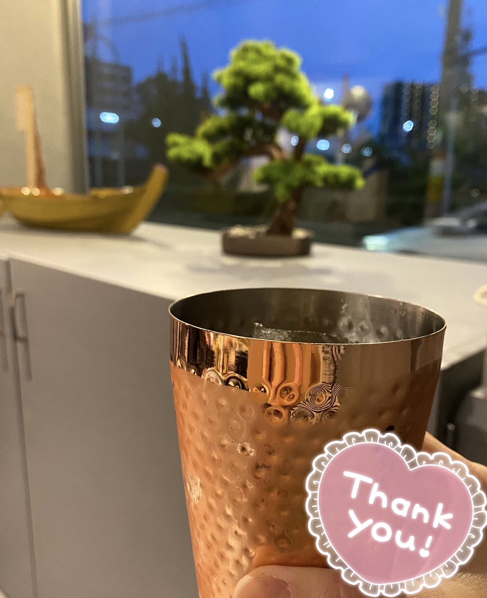 猫の日🐈

遊びに来て下さった本指名様方💕
今日も沢山、愛してくれて
ありがとうございました❤️

お仕事終わりの🥂しみる〜🤣