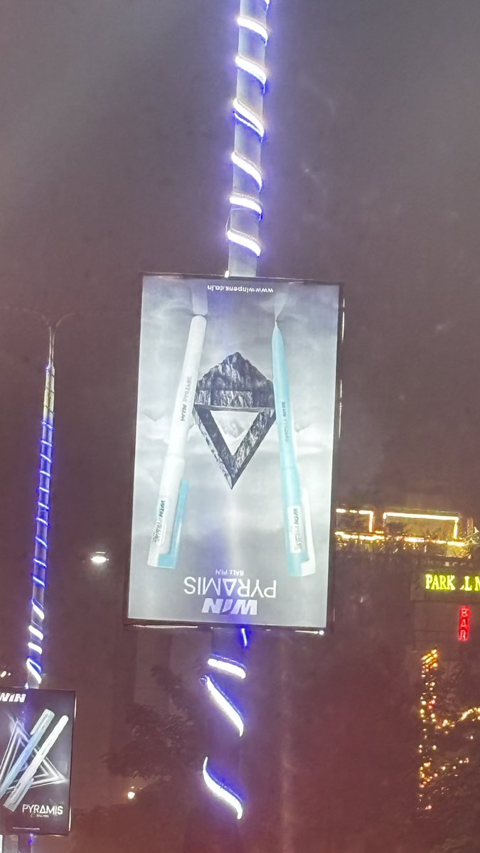 arindamnag03's tweet photo. This is image ok? Doing an OOH CAMPAIGN in Kolkata with such a brand face loss! Really sad to see the execution. This is at AJC bose flyover

@PyramidPens 
@AbrahamOkore https://t.co/daVcheuT4n