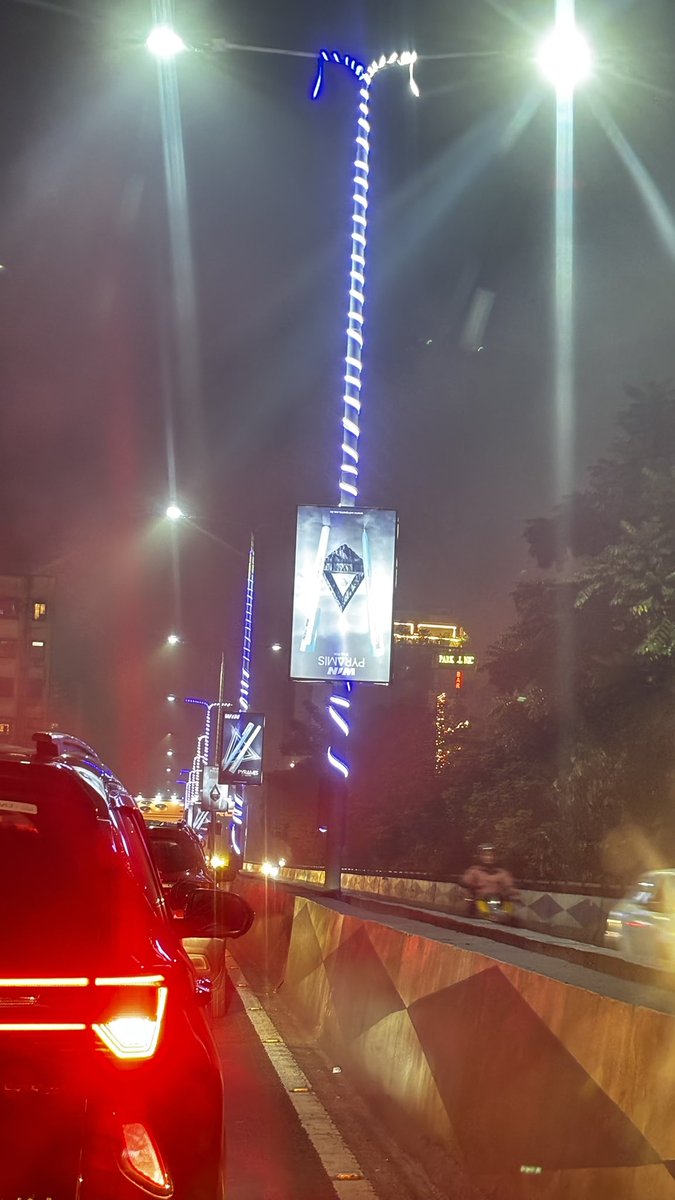 arindamnag03's tweet photo. This is image ok? Doing an OOH CAMPAIGN in Kolkata with such a brand face loss! Really sad to see the execution. This is at AJC bose flyover

@PyramidPens 
@AbrahamOkore https://t.co/daVcheuT4n