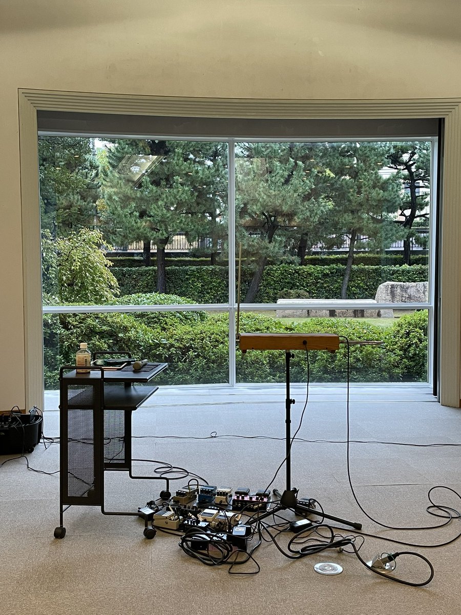 芦屋市立美術博物館の「山崎隆夫 その行路 ―ある画家／広告制作者の独白」
あしやつくるば の庭園のマーケットは雨で中止。展示観た後、講堂でやってたテルミンレクチャーコンサートに参加できた。テルミンの音が心地よく思わずうたた寝。