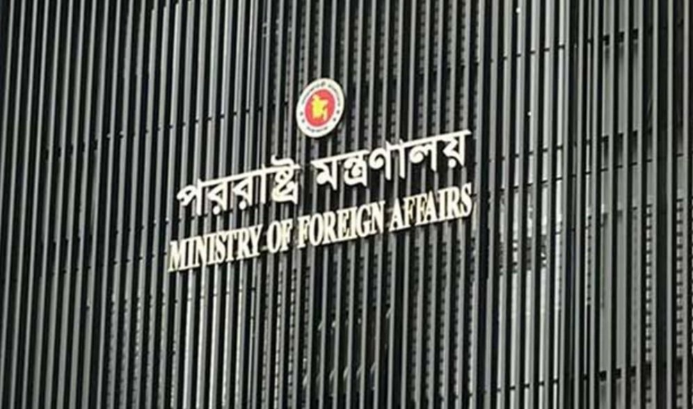 Dhaka summons Indian diplomat!

Within hours of terming Indian media platforms as "bootlickers" by the Press Secretary of Muhammad Yunus, Indian Deputy High Commissioner Pawan Badhe was summoned to the foreign ministry in Dhaka, where he was asked not to allow Sheikh Hasina in