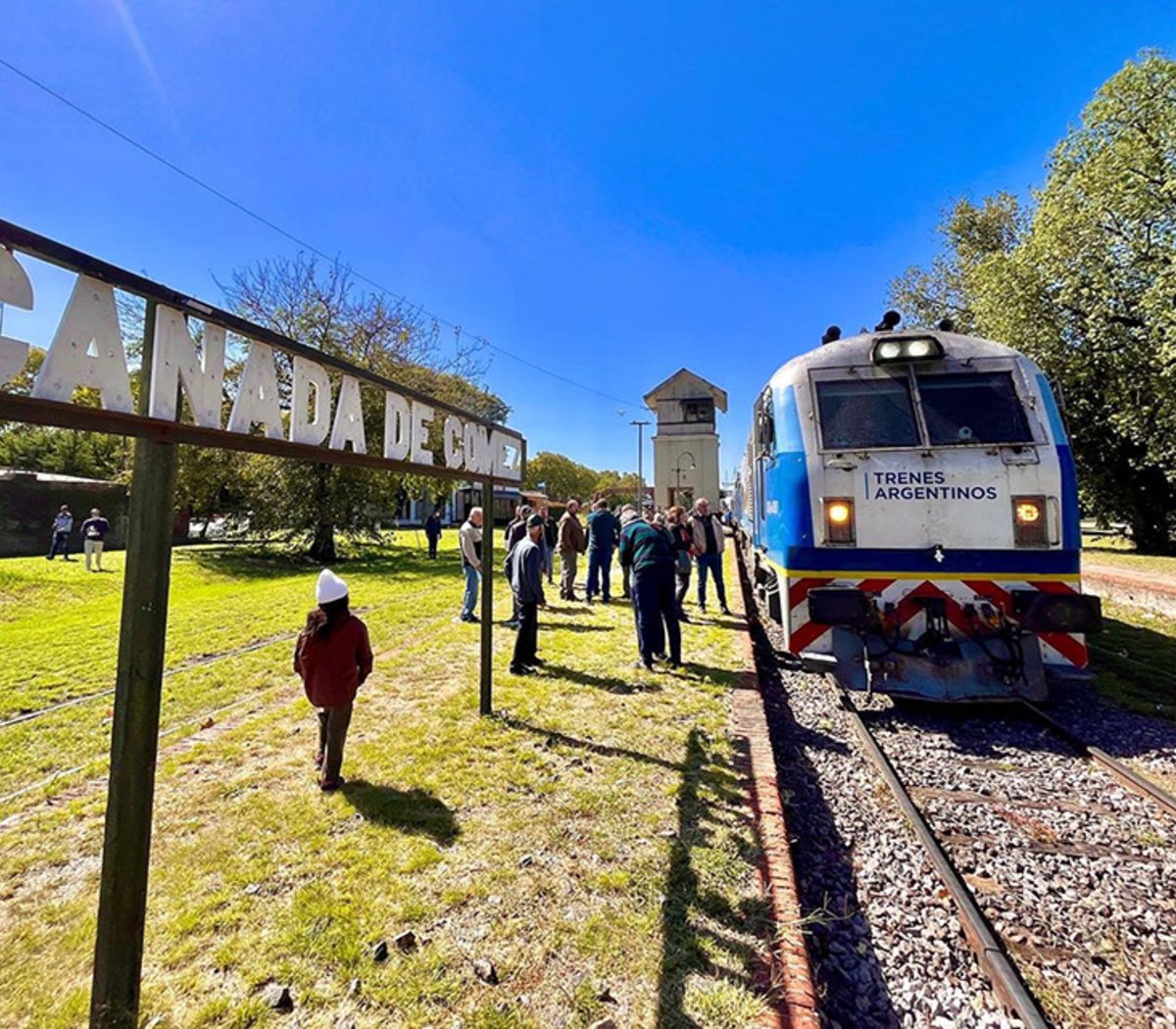 #Trascendental Descarrilamiento de la línea Sarmiento en Bs As "Hay una quita del 60% en fondos para el sistema ferroviario desde el año 2023. Rosario perdió el expreso a Bs As en el fin de semana, perdimos el servicio del tren a Cañada de Gómez <a href="/DiegoGiuliano/">Diego Giuliano</a>