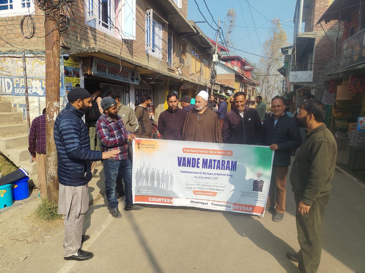 mcdevsar's tweet image. MC Devsar conducted different activities like awareness regarding source segregation, public awareness campaign under the theme vande Matram and meeting with tax inspectors to impose fine shopkeeper s who are not segregating waste.