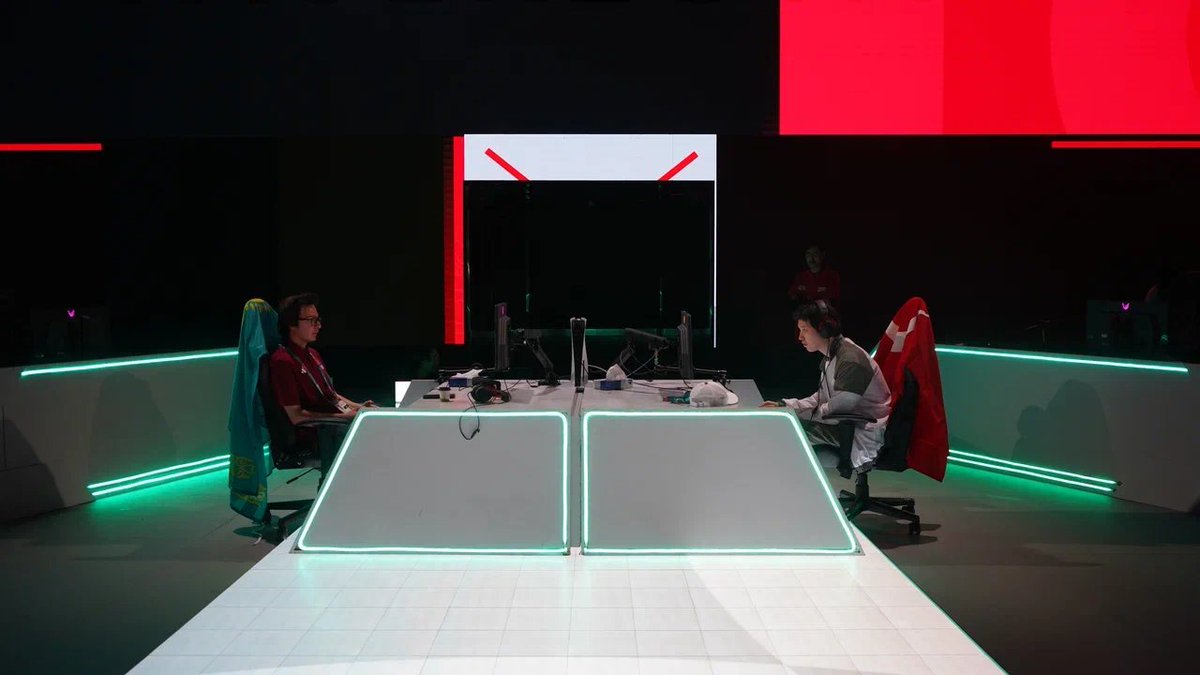 not official match, but very beautiful photo of practice between Chingiz and Kaizoku