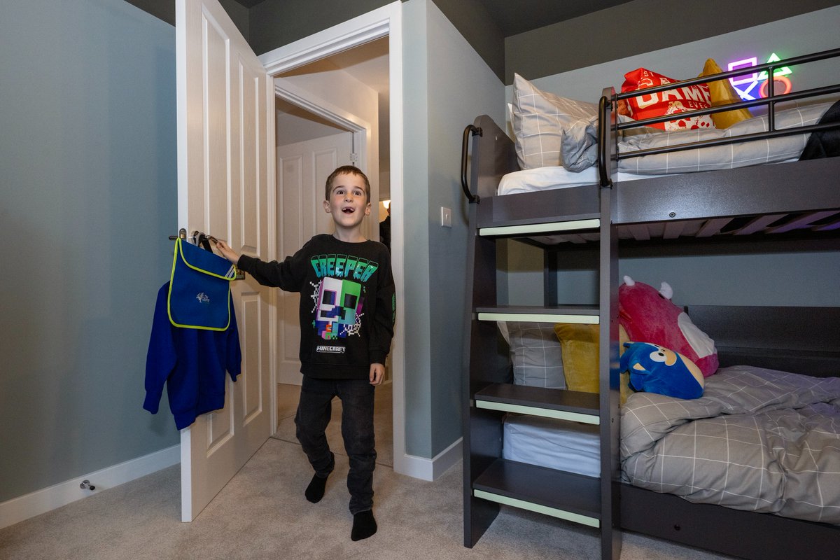 MillerHomesUK's tweet image. We’ve officially opened our new showhome at Frimley Square with help from 6-year-old Louie, who inspired a dedicated sensory room designed for comfort and calm. 💙🏡 
  
#InclusiveDesign #CommunityMatters