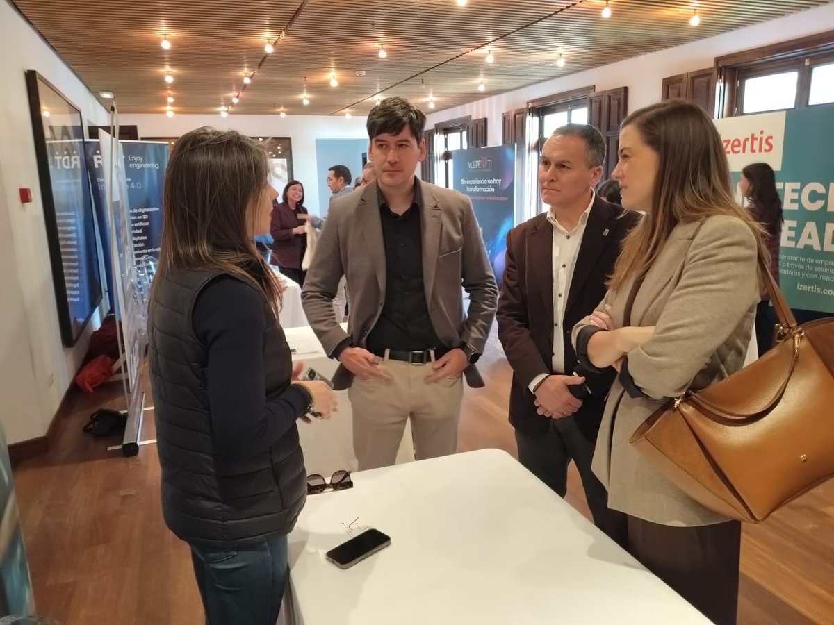 Educastur's tweet photo. 📍 El DG de Formación Profesional, Ángel Balea, ha asistido a la I Feria de Empleo 45+, destinada a facilitar la incorporación de talento sénior al mercado laboral

La feria, organizada por @CamaraOviedo con el apoyo de @empleo_SEPEPA, ha reunido más de 40 empresas y 600 visitas https://t.co/GJYDOechmB
