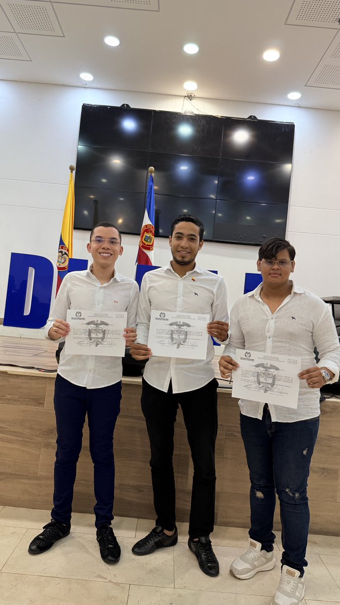 Es un honor recibir mi credencial como consejero de juventud del municipio de VALLEDUPAR por parte del registrador CICERON MAESTRE VEGA