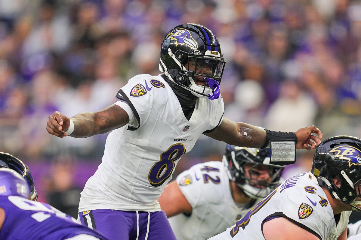 Passer rating leaders when pressured this season

1. Lamar Jackson: 109.5
2. Daniel Jones: 107.7
3. Matthew Stafford: 91.8
4. Justin Fields: 91.6
5. Jalen Hurts: 90.9

The league average rating under pressure is 70.1 in 2025