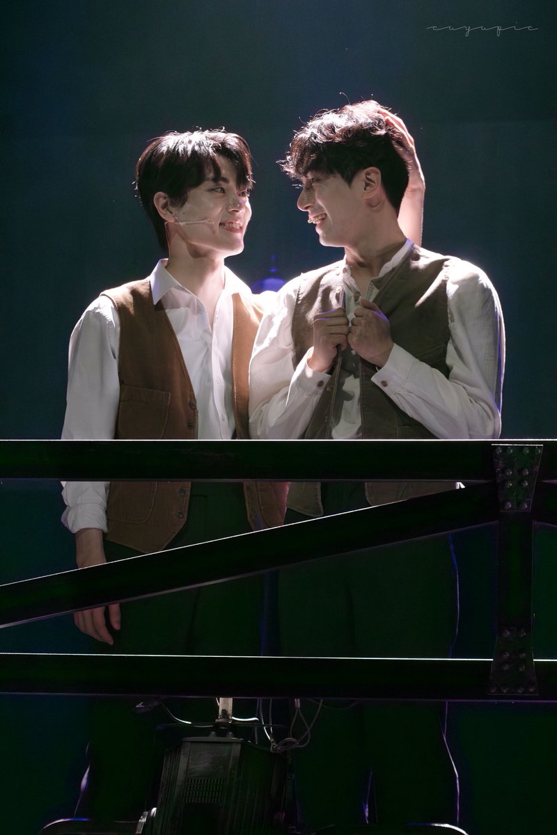 cuyu_pic's tweet photo. 251112 그레이 하우스
스페셜 커튼콜 ‘배우가 된다면 커튼콜 ver’
.
#그레이하우스
키이스 벨 #김지온 배우님
제롬 밀러 #선한국 배우님 https://t.co/WmiRMpaNrp