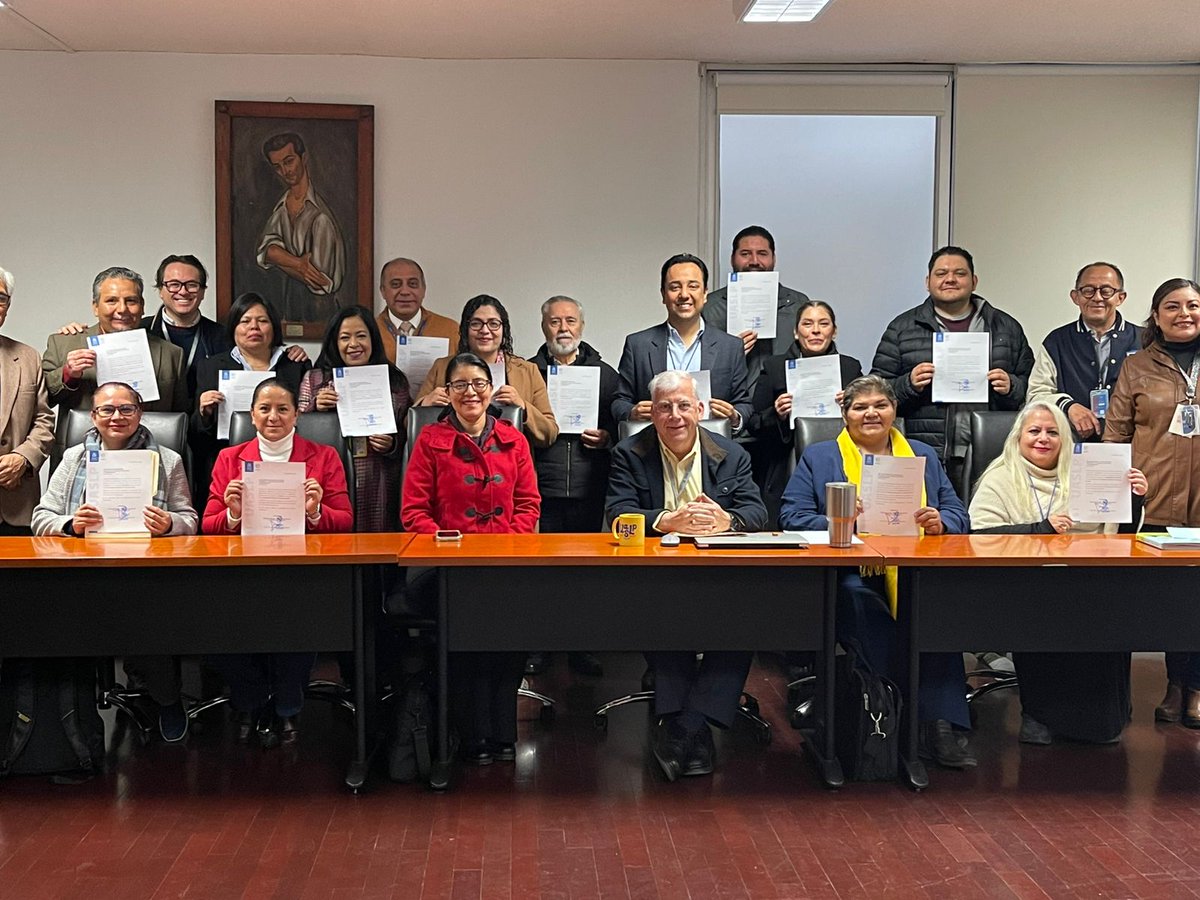 Compromiso, liderazgo y visión para el futuro. 🌟
La #UASLPFCA entrega nombramientos a responsables de academia que impulsan la calidad educativa y la innovación universitaria en los PE que oferta.