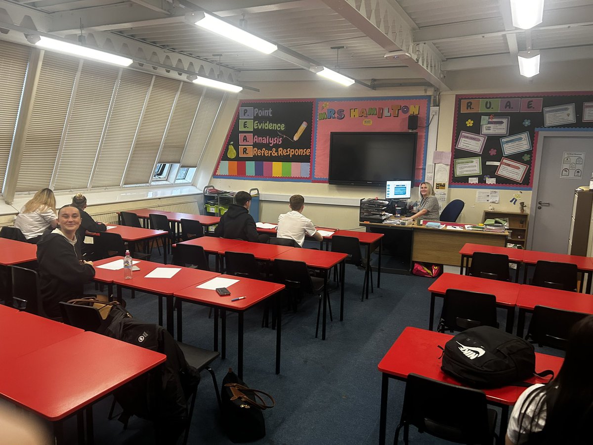 CNHS_EngModLang's tweet image. Supported study for English is now on!! 
All pupils sitting SQA exams are welcome every day it is on to come and revise independently while focused revision is on specific days (see photo 1). Come along!!! 😁