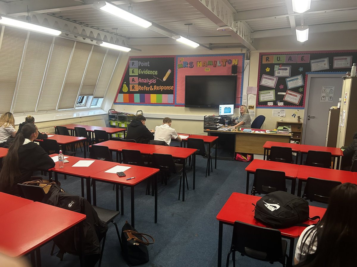 CNHS_EngModLang's tweet image. Supported study for English is now on!! 
All pupils sitting SQA exams are welcome every day it is on to come and revise independently while focused revision is on specific days (see photo 1). Come along!!! 😁