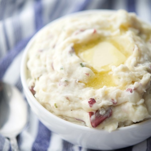 CarriesExpKtchn's tweet image. Creamy mashed red potatoes made with cream cheese, butter, milk, and chives — a rich, comforting twist on classic mashed potatoes. 🥔

Recipe: carriesexperimentalkitchen.com/cream-cheese-c…
#mashedpotatoes #sides #potatoes
