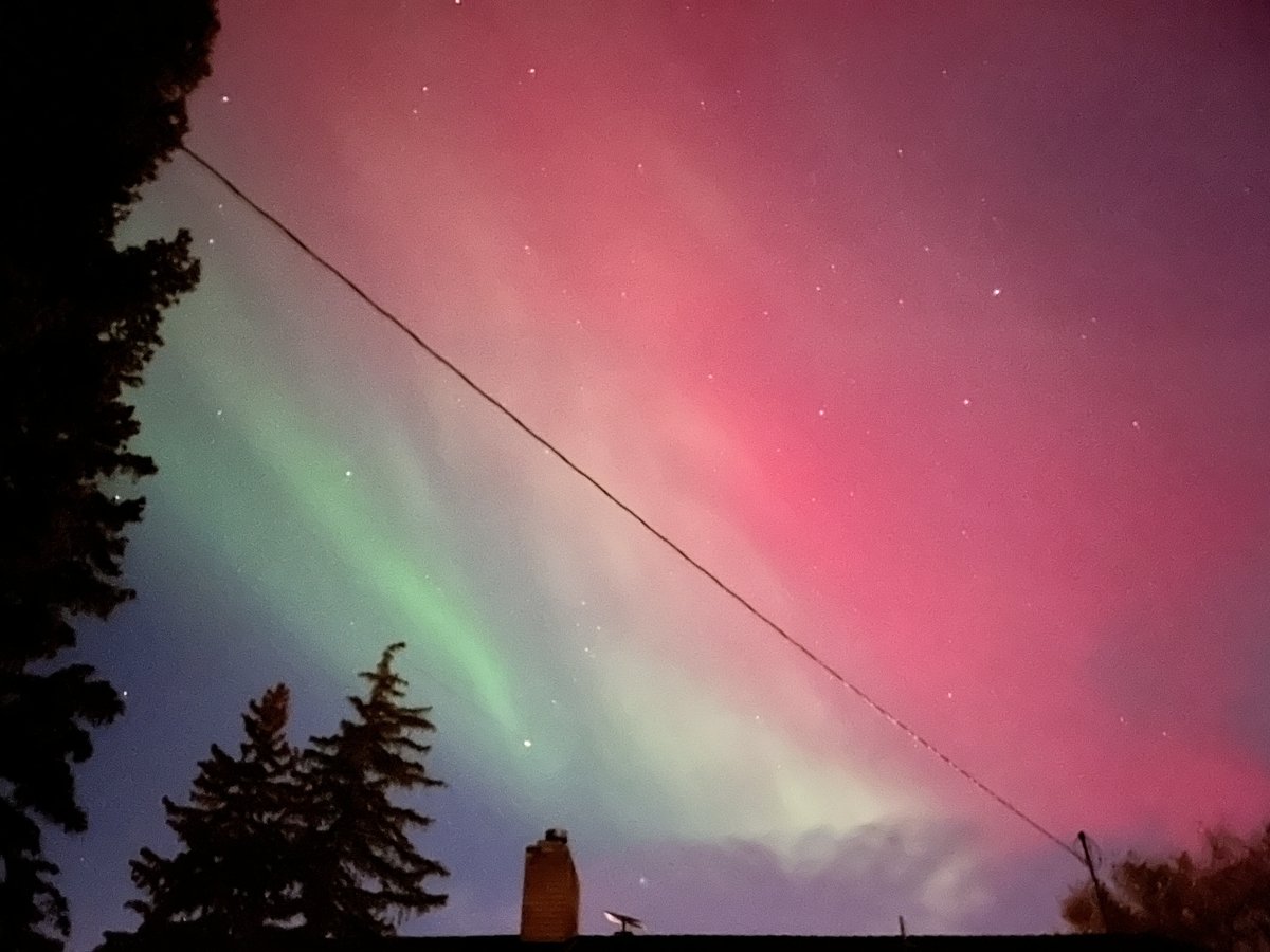 glennbeck's tweet photo. The fact that practically the whole world stopped to look up at the Northern Lights is a reminder that wonder still exists outside the algorithm. https://t.co/q0ctjnxNTL