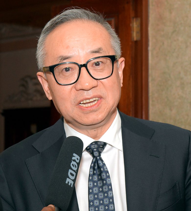 President Isaias Afwerki met, in the late afternoon hours today at the Denden Guest House, Mr. Guang Cong, the new UN Special Envoy to the Horn of Africa.
  
In the extensive discussions which focused on developments in the Horn of Africa, President Isaias noted that UN role and