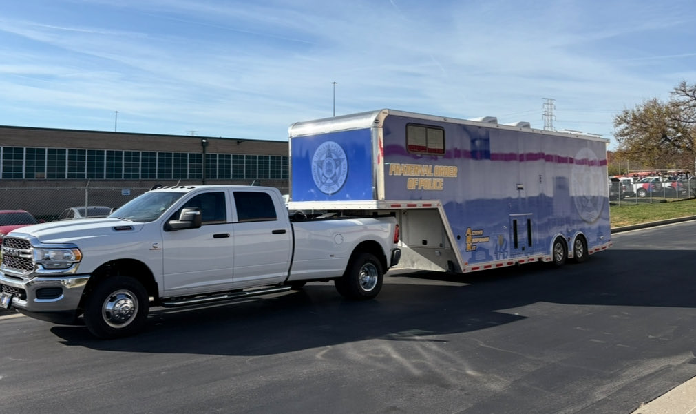 RickFOP86's tweet photo. 🚨 ALERT: Indy FOP deploying our ARK (Active Response Kit) to help support our sisters and brothers of the Delaware County (IN) Sheriff’s Office + Muncie FOP after Line of Duty Death

Many thanks to all our Sponsors who help make it Happen‼️

 #FOP #Family #ARK #Support #Prayers https://t.co/8RRPUxQjLj