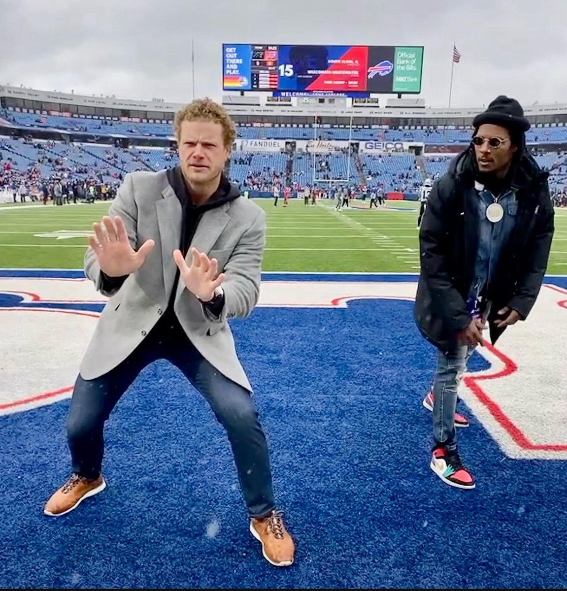 StevieJohnson13's tweet image. Im ‘Centered on Buffalo’ at 1 ET with:

- Kentucky Rival 😼 🐦 
- Bills Brother 🦬 
- Team Captain 🏈 
- Family Man 💜
- Businessman 💼 
- Spark Book Ambassador 📖 
- Bills ‘24 Legend of the Year 🏆 

@EWood70 | #HandleBizHaveFun 🔁