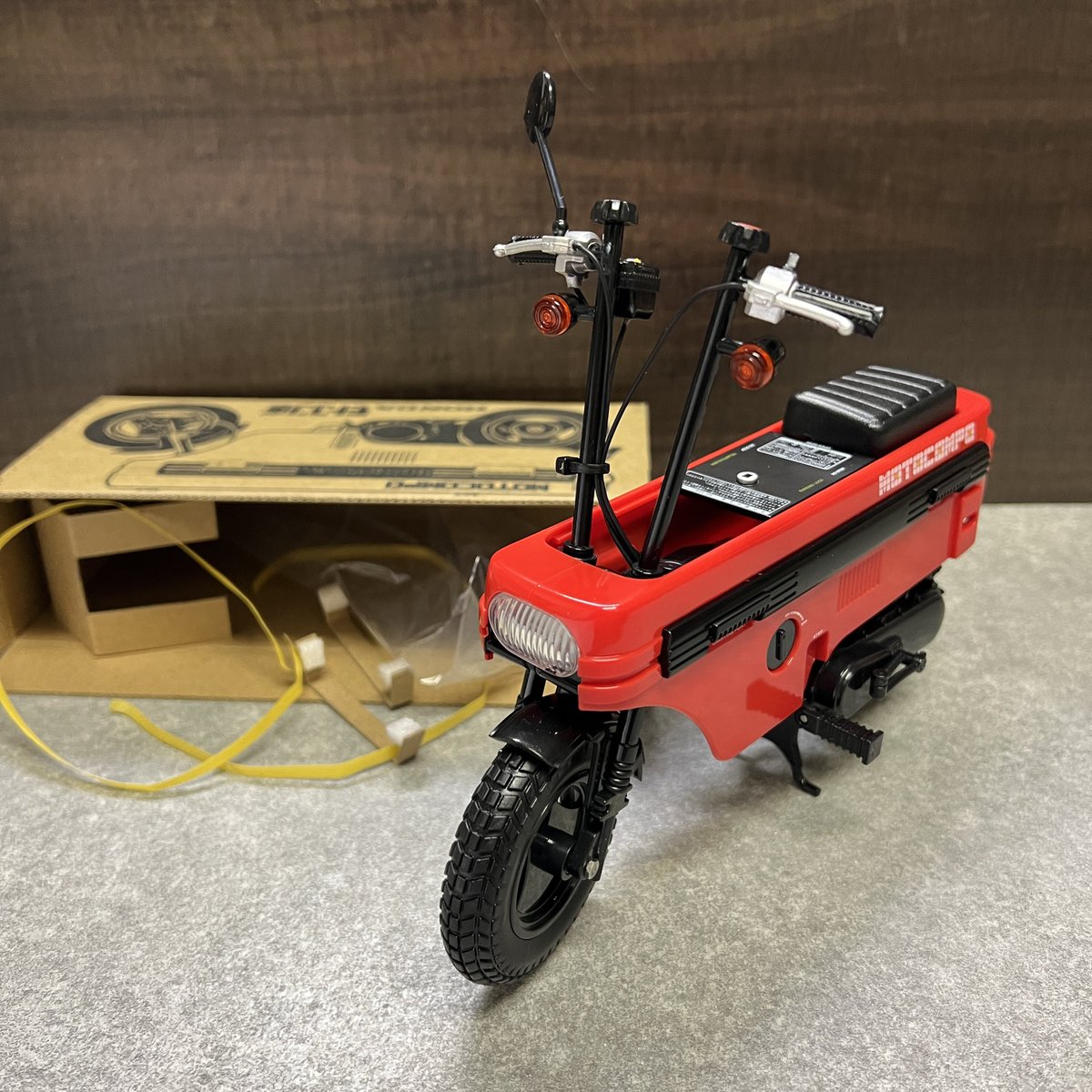 JTCraft_MAN's tweet photo. ガレージでモトコンポ開封して変形させた態で撮影してみた。
#模型
#モトコンポ
#AB12
#NCZ50 https://t.co/eDJHyNCBH6
