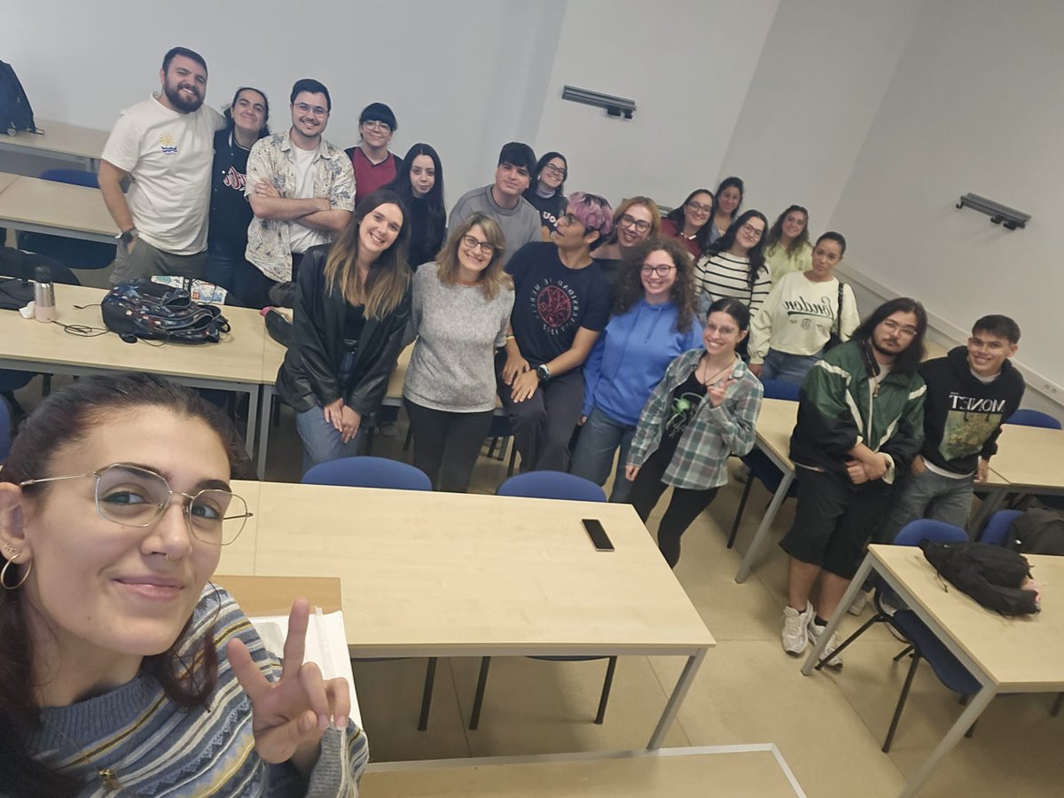 Hoy nuestras compañeras Inma Vicente y Blanca Serrano han presentado el proyecto <a href="/EMOTRA_UMU/">EMOTRA</a> al estudiantado del Máster Universitario en Traducción Editorial (MUTE) en el marco del seminario de metodologías de la investigación. ¡Muchas gracias por compartir vuestra experiencia!⬇️