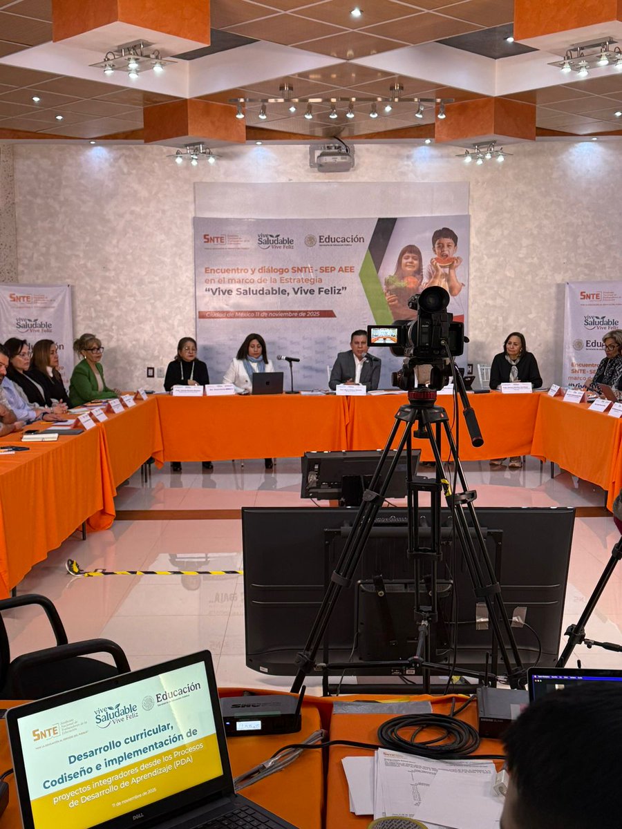 RamirezMiguel64's tweet photo. Con la Representación del @SnteNacional y del Mtro. Alfonso Cepeda Salas, Secretario General del #SNTE. Se llevó a cabo el Encuentro y Dialogo entre el SNTE, la @SEP_mx y las Autoridades Educativas Estatales. En el marco de la Estrategia Nacional "Vive Saludable, Vive Feliz".
Esta alianza busca promover la participación de las y los trabajadores de la educación en la estrategia nacional “Vive Saludable, Vive Feliz” para generar acciones de intervención, sensibilización, formación y acompañamiento pedagógico en la escuela y la comunidad.