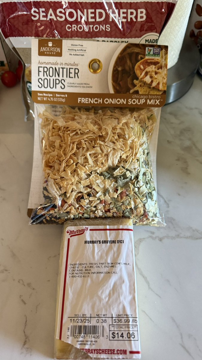 pinksaltarmy's tweet image. I made some French onion soup for the cold weather. Delicious 🤤