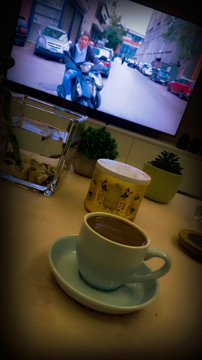 #رسالة_اليوم 
لا تمشي على الأرض بغرور ✋🏻
تحت الارض ناس ،،
انت ما تسوى كفنها 👌🏻
#قهوتي