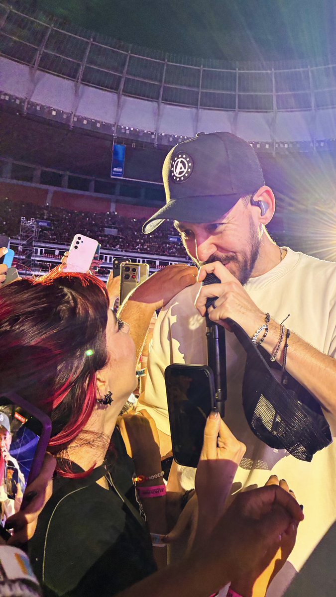 jessica__ber's tweet image. The happiest day of my entire life. Dreams really do come true. Thank you for the hug, and for the hat, @mikeshinoda