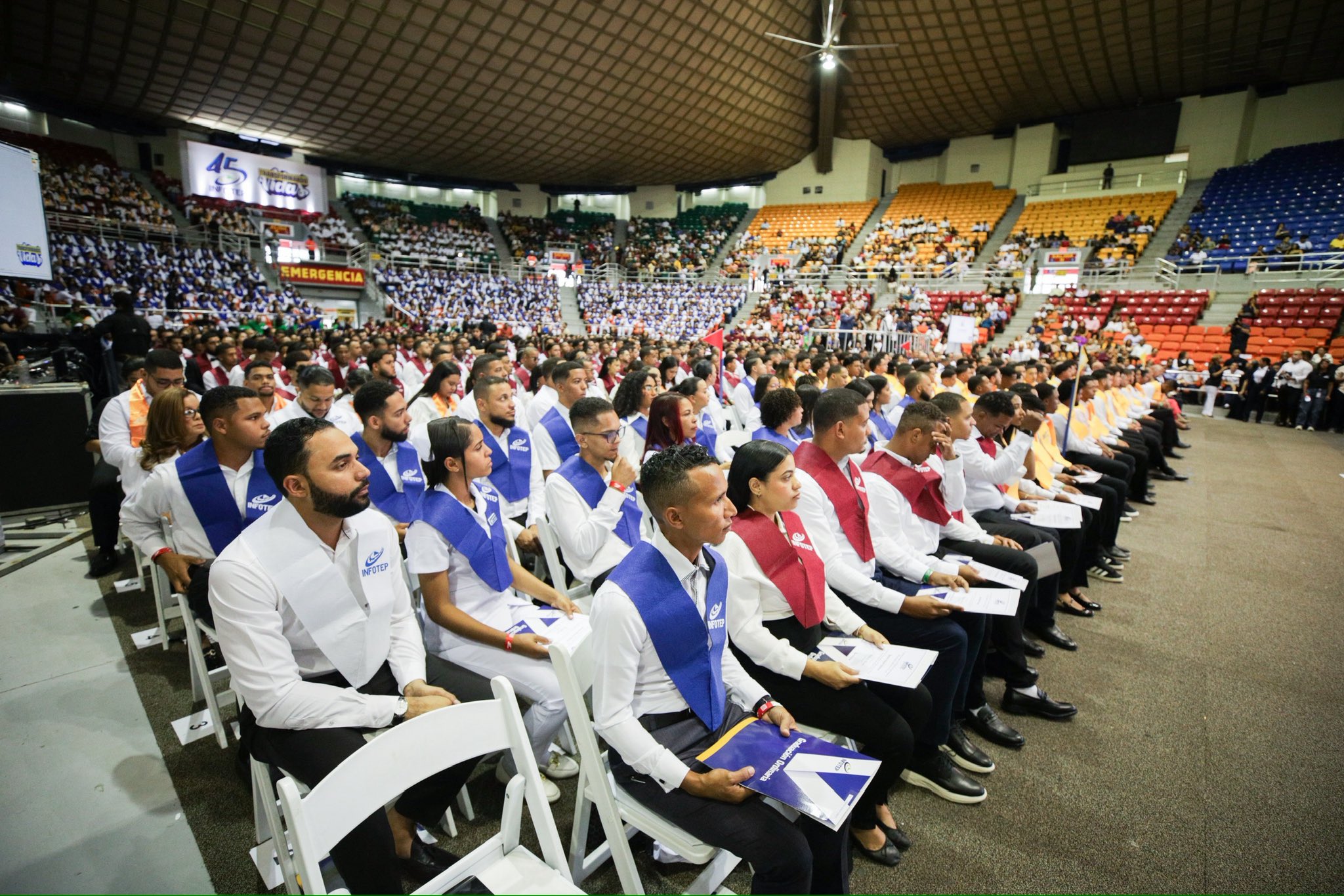 G5kR1DqWEAALZzP?format=jpg&name=large