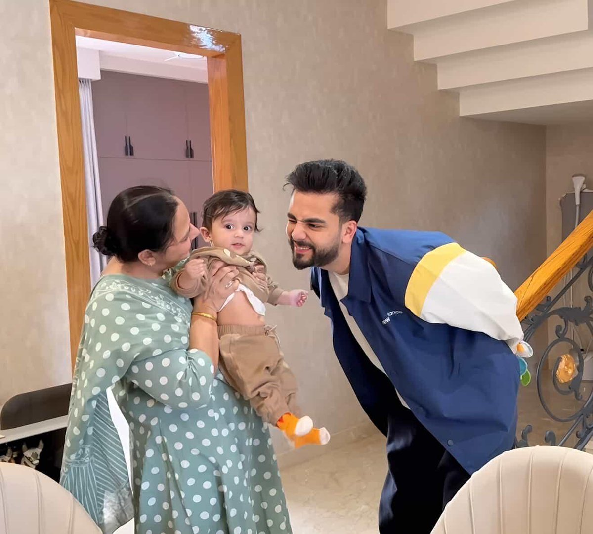 Eki frame m itni sari cutnesss😩💗