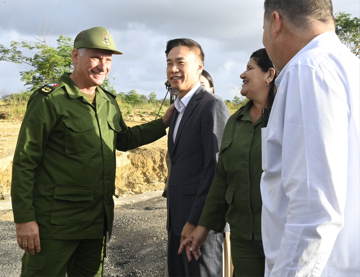 ☀️| Con la presencia de <a href="/DiazCanelB/">Miguel Díaz-Canel Bermúdez</a>, se inauguró el parque solar "Mártires de Barbados II", en el municipio artemiseño de Guanajuay.

De esta forma concluye la 1ra. etapa de instalación del donativo de la República Popular #China equivalente, en sus dos partes, a 120 megawatts.